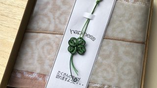 水引桜結びを変えた四葉のクローバー ギフトラッピングの演出に